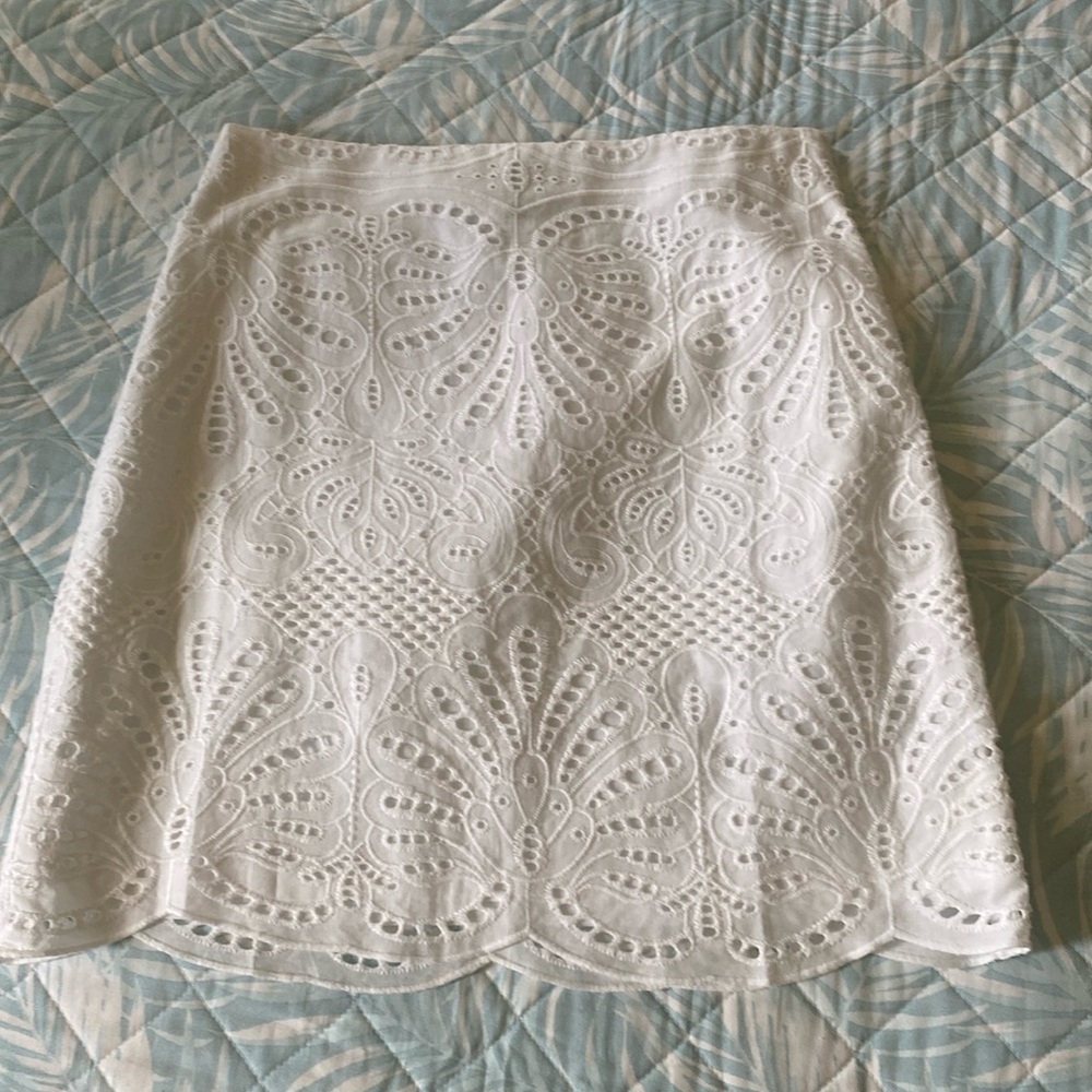 Lace like lined skirt with side zipper